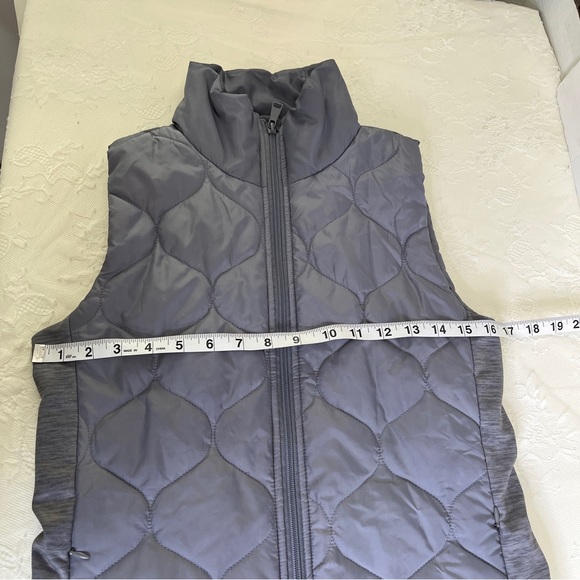 Tahari Sport puffer vest - Picture 10 of 11